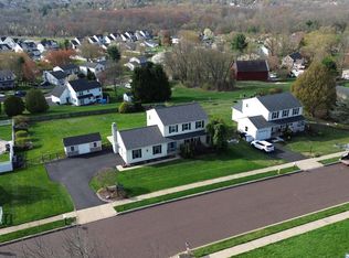 88 Birchwood Dr, Chalfont, PA
