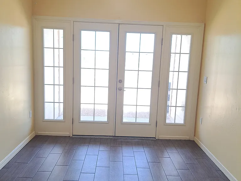 2225 Dakota Dr #D — Photo 8