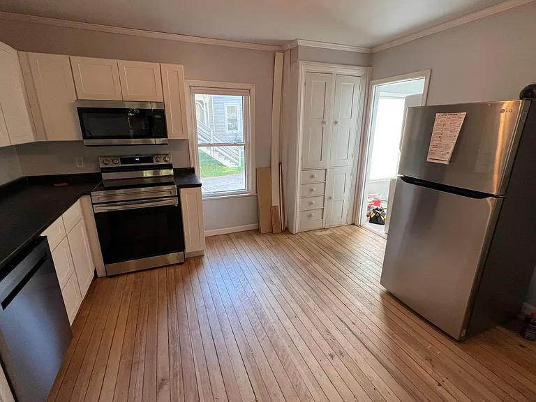 409 Hammond St #1 — Photo 7