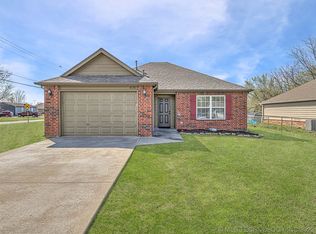 406 N 6th St, Collinsville, OK 74021