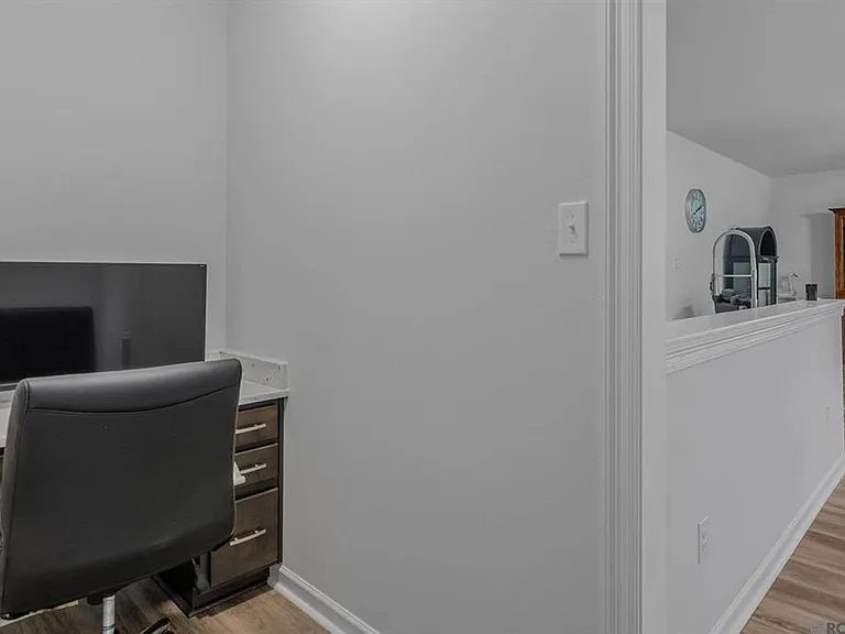 39110 Forestwood Ave — Photo 8