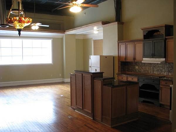 2nd image of 512 S Centre St APT 1