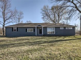 8001 E Peek Rd, Peculiar, MO 64078