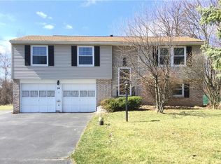 24 Snowberry Cres, Gates, NY 14606