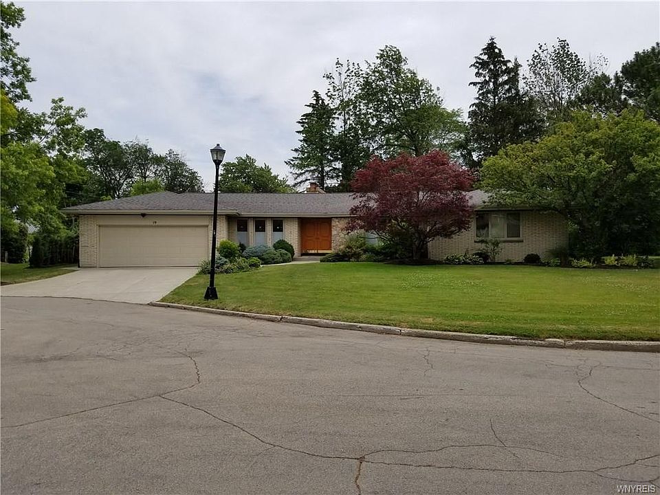 1st image of 19 Middlebury Ln