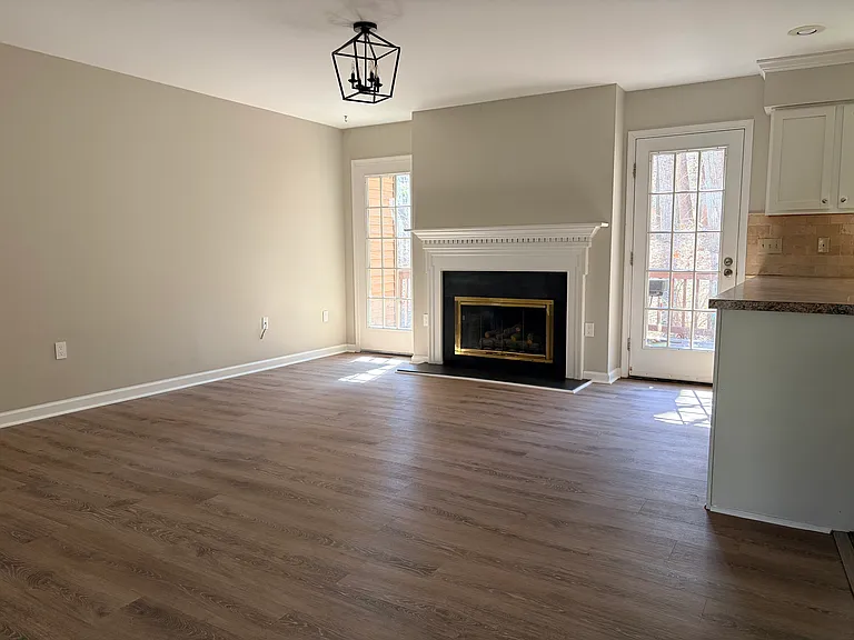 423 Flower Dr — Photo 6