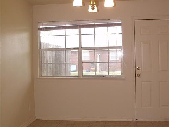 5th image of 7 Holly Dr #B
