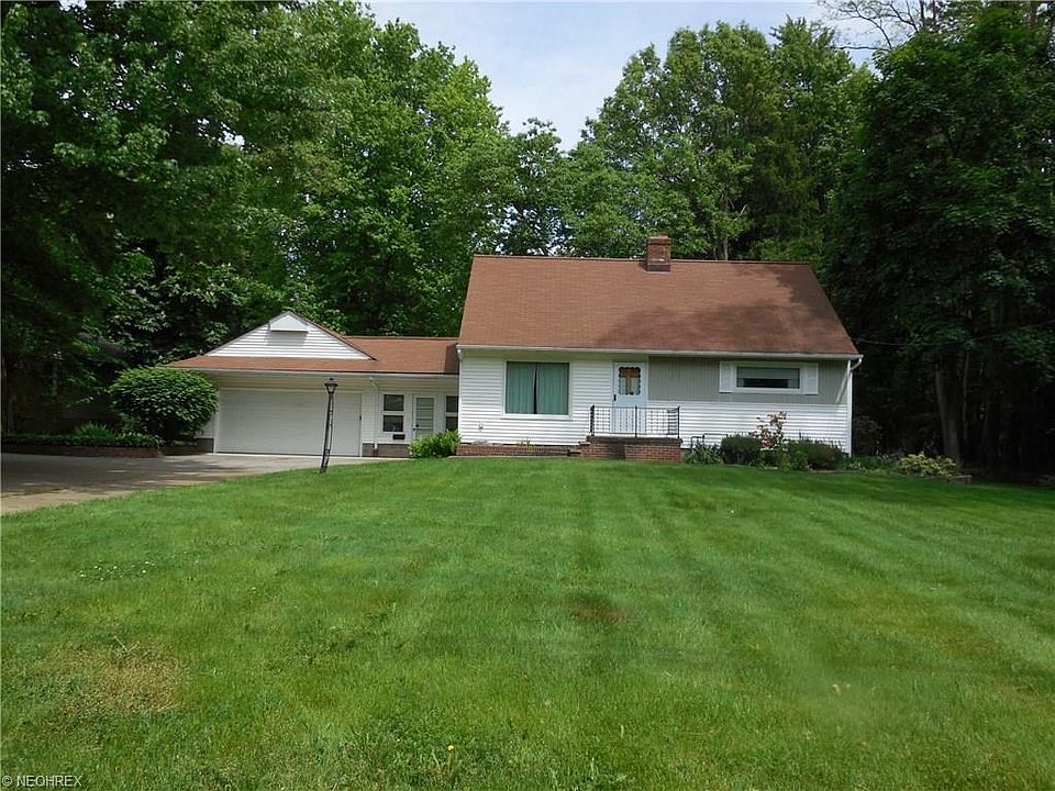 Front View- Large lot, 2 car attached Garage, Charming Bungalow, Huge back yard with Barn and Fireplace