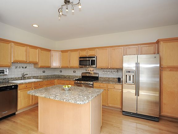 4th image of 2763 Langley Cir
