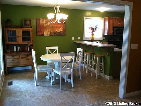 5th image of 349 John Austin Ln