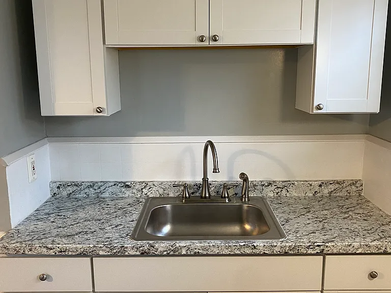 401 E Grove St #1 — Photo 1