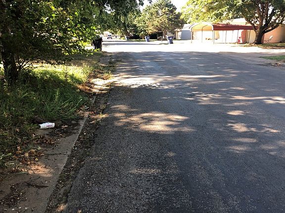 4th image of 504 Eastgate Ave