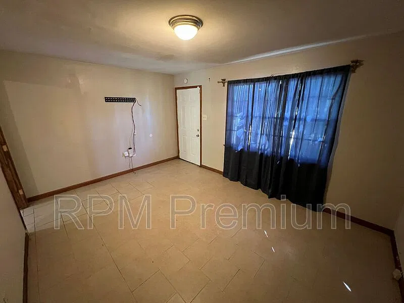 3 bed, 1.5 bath, 1180 sqft, $1,350 — Photo 4