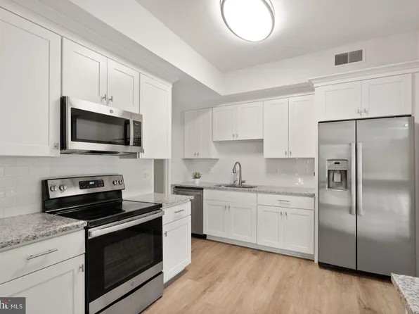 11557 Rolling Green Ct APT 300, Reston, VA 20191