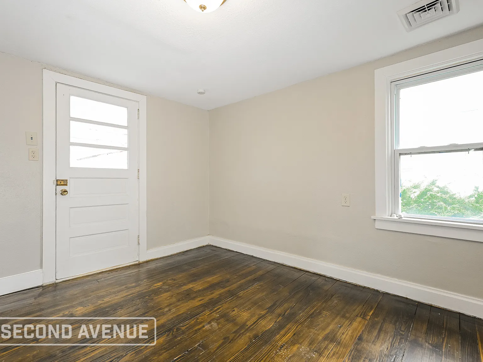 4 bed, 2.0 bath, 1630 sqft, $1,595 — Photo 2