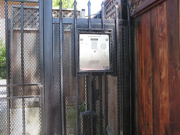 entry gate and entry pad to allow tenants