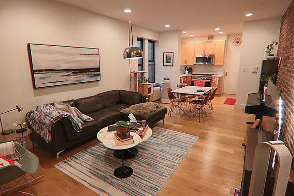 Rented by PMG Real Estate  | media 35