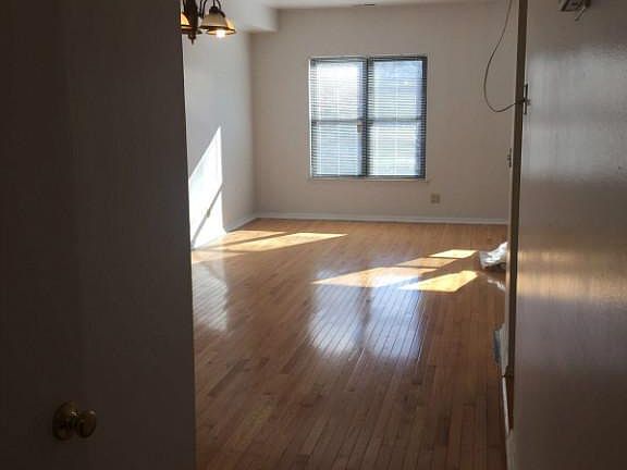 5th image of 1071 Dekalb Ave #2