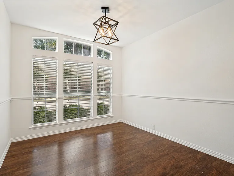 7086 Richmond Dr — Photo 3