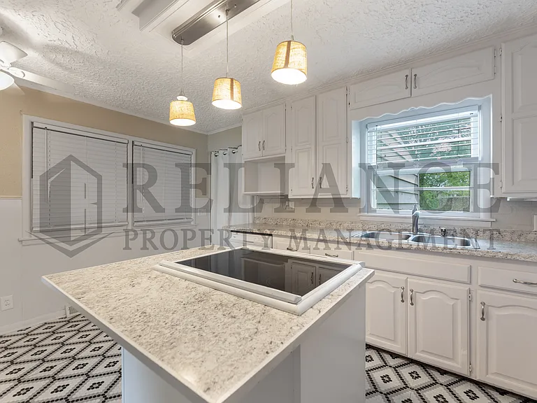 1642 E Denver Dr — Photo 9
