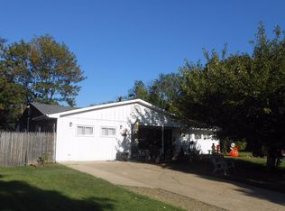 63 Maple Ln, Levittown, PA 19054