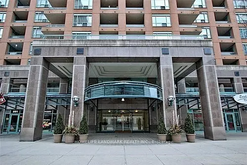 887 Bay St Photo 1
