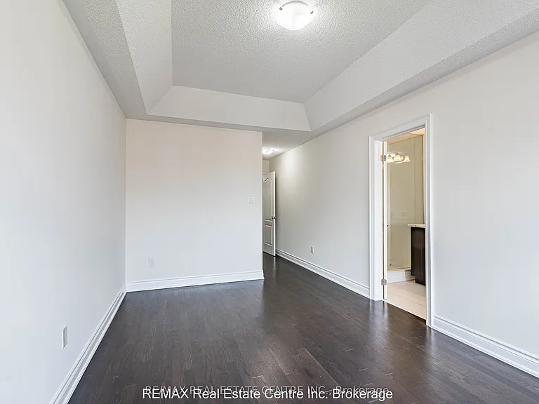 27 Lady Evelyn Cres — Photo 24