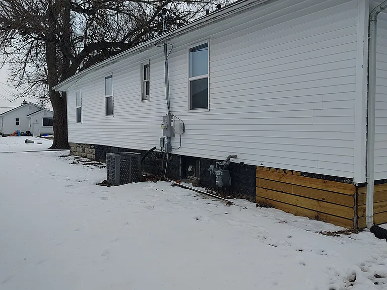140 Illinois St — Photo 36
