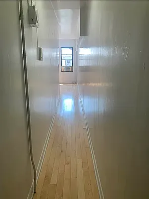 Rented by M.Grossman R.E. Management | media 7