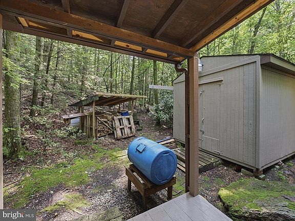 18th image of 776 Perry Dr