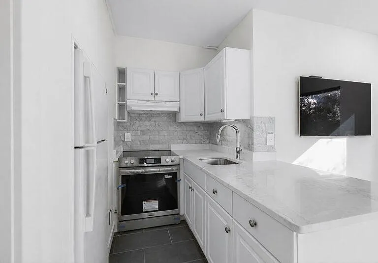 3720 Morton Ave — Photo 6