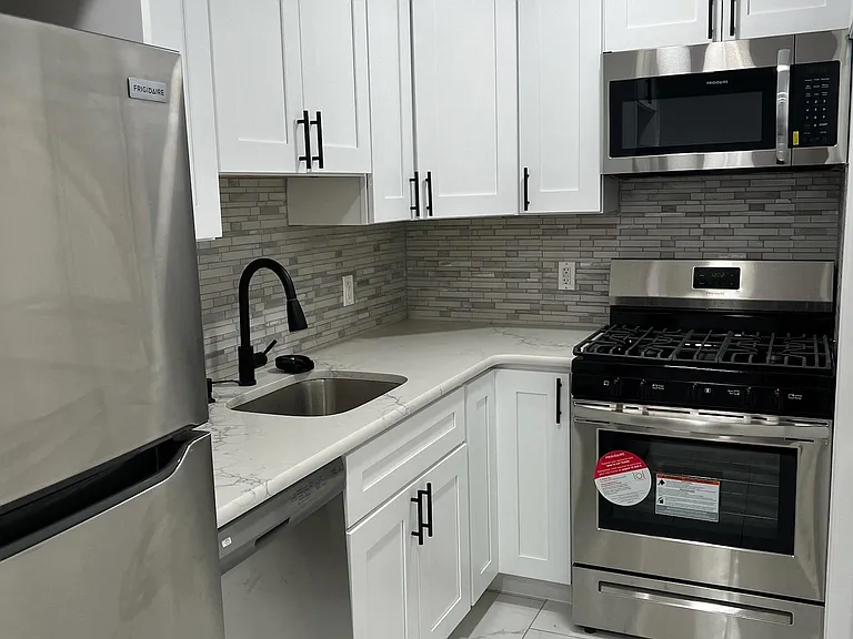 384 Palisade Ave #2R — Photo 6
