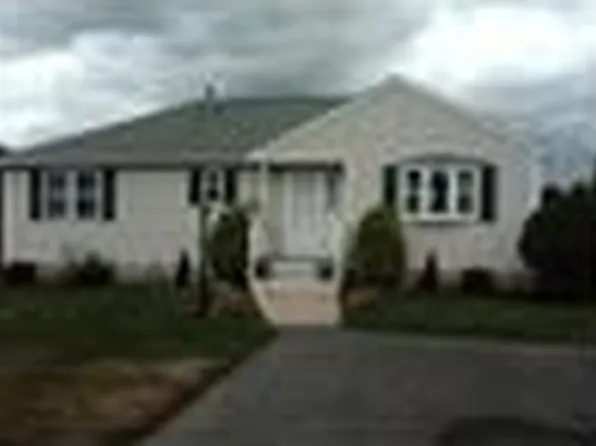 182 Crystal Water Dr, East Bridgewater, MA 02333