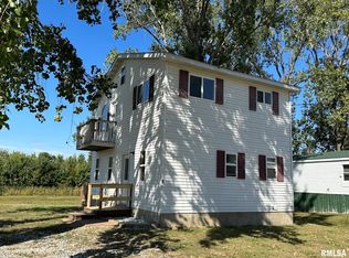 9 Weatherington Dr, Dallas City, IL 62330
