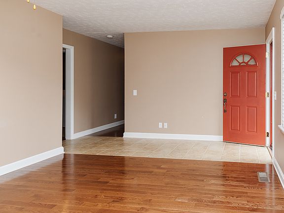 3rd image of 801 Sunny Ln