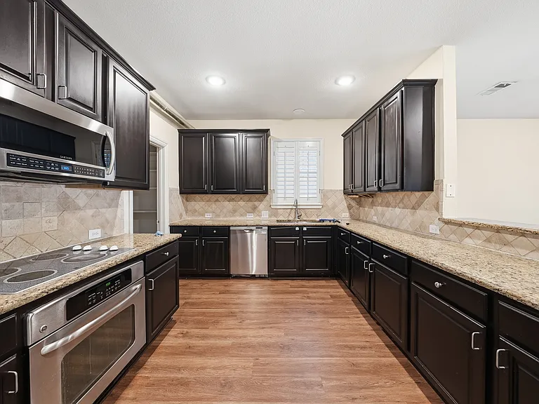 6305 Hilltop Dr — Photo 7