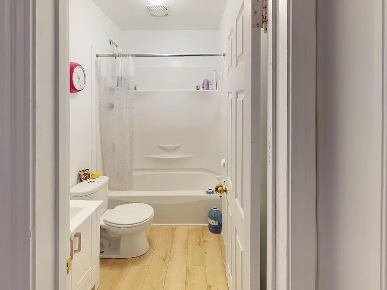 5670 Inglis St #8 — Photo 4