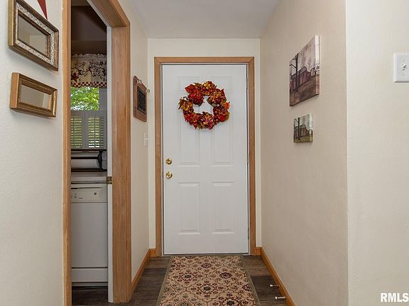 4th image of 2534 E Lombard St