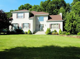 14 Sven Dr, Robbinsville, NJ 08691