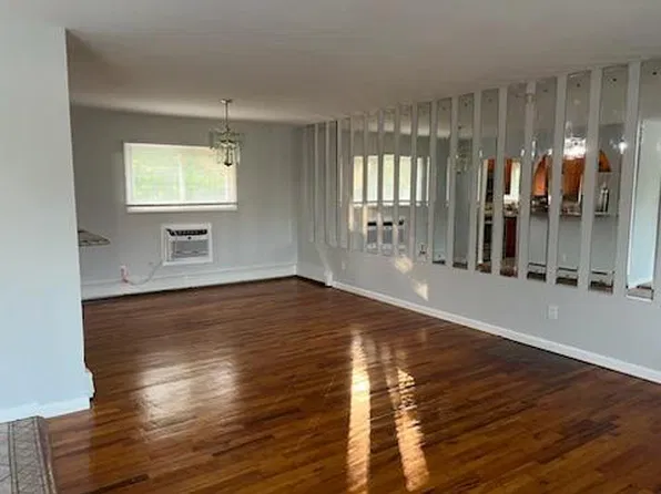 (undisclosed Address), Freeport, NY 11520