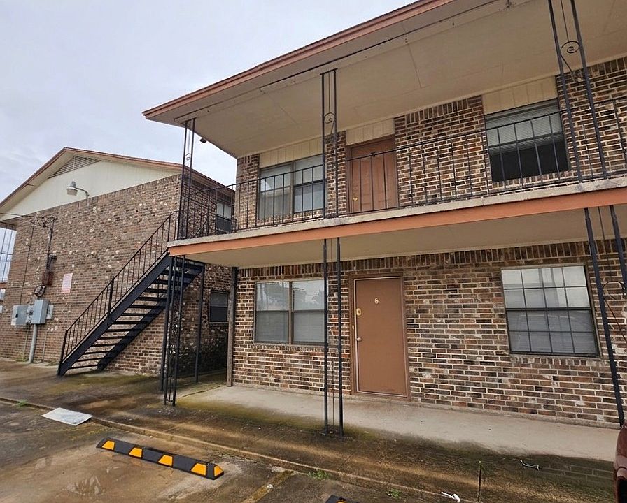 1st image of 102 E Avenue A APT 1