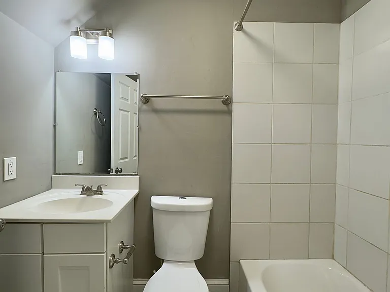 Apartment Units in Downtown, Baltimore, MD! — Photo 2