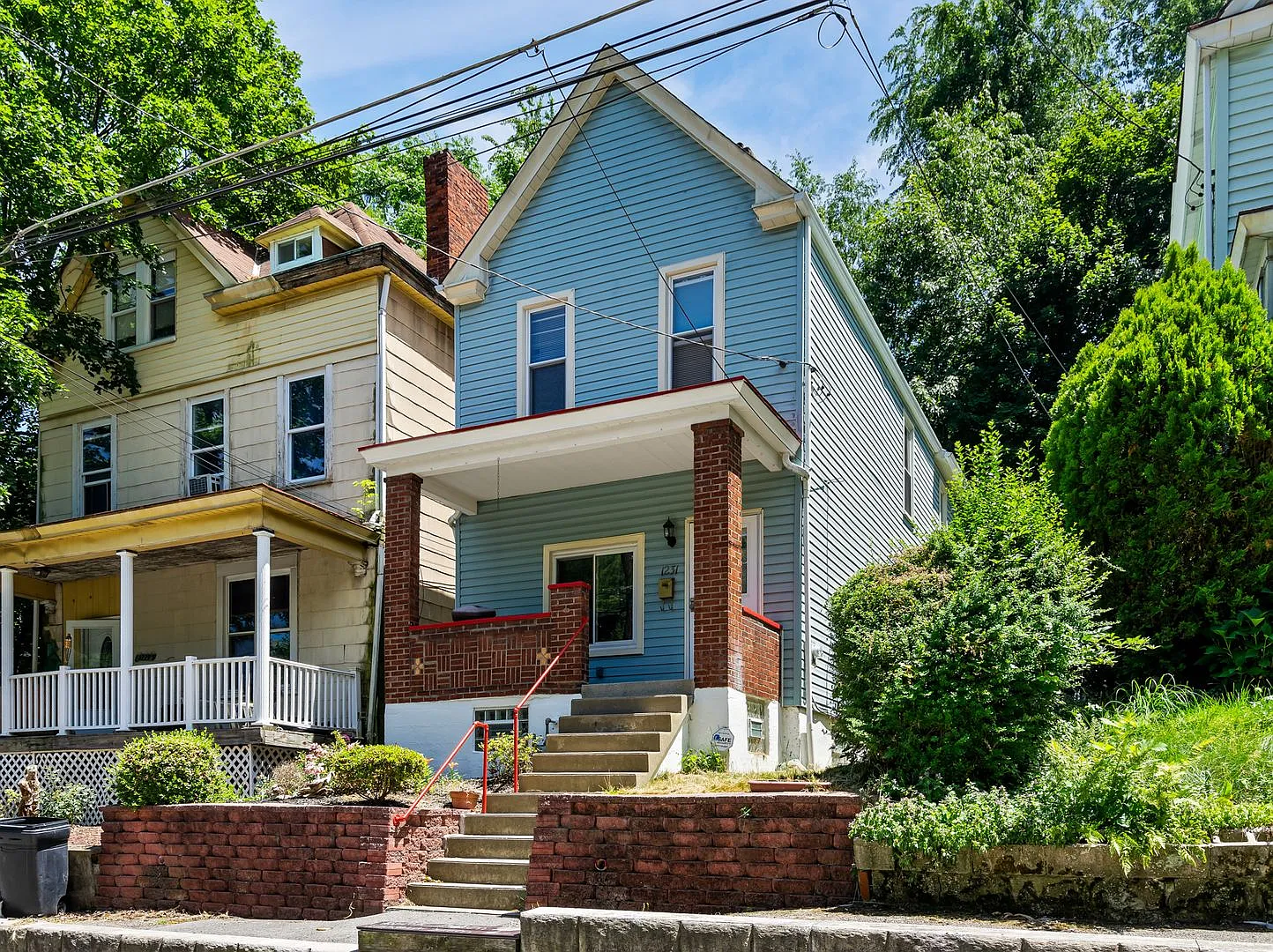 Updated 3 Bedroom on Quiet Street Minutes from Downtown — Photo 2