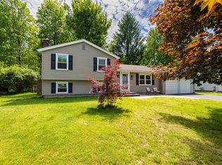 933 Joylene Dr, Webster, NY 14580