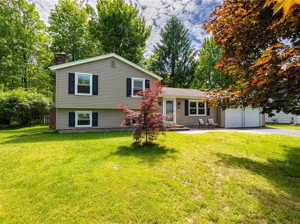 933 Joylene Dr, Webster, NY 14580