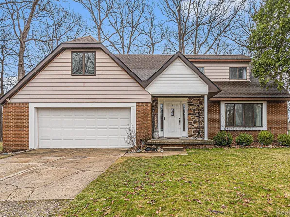 15339 Silver Ridge Rd, Linden, MI 48451