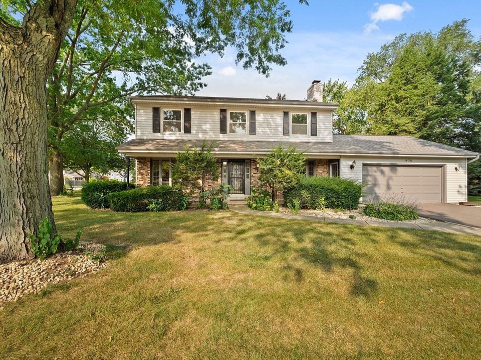 1st image of 605 Carriage Dr