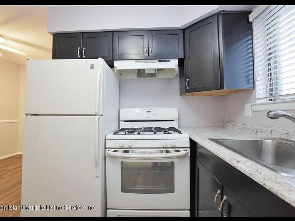 1st image of 110 Tysens Ln #2