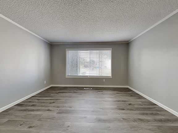 3rd image of 7 Orinda Ln