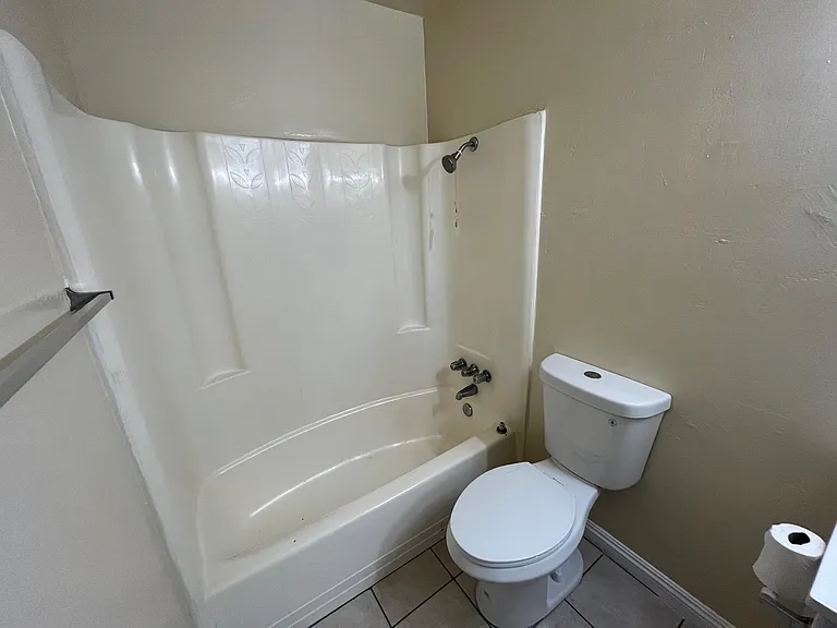7819 Walpole Ave — Photo 7